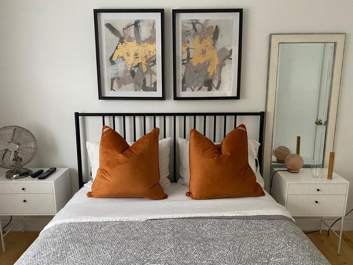 Clearbrooke Gem- Bright Private Bedroom Close To Yyz Торонто Екстериор снимка