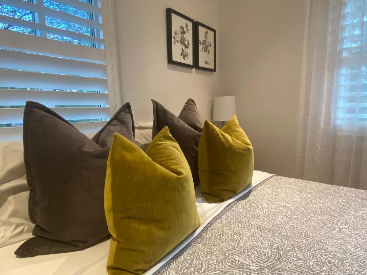 Clearbrooke Gem- Bright Private Bedroom Close To Yyz Торонто Екстериор снимка