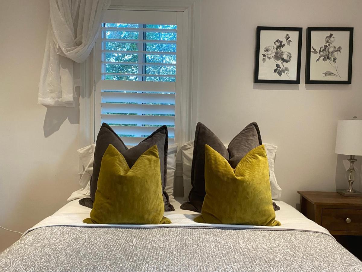 Clearbrooke Gem- Bright Private Bedroom Close To Yyz Торонто Екстериор снимка