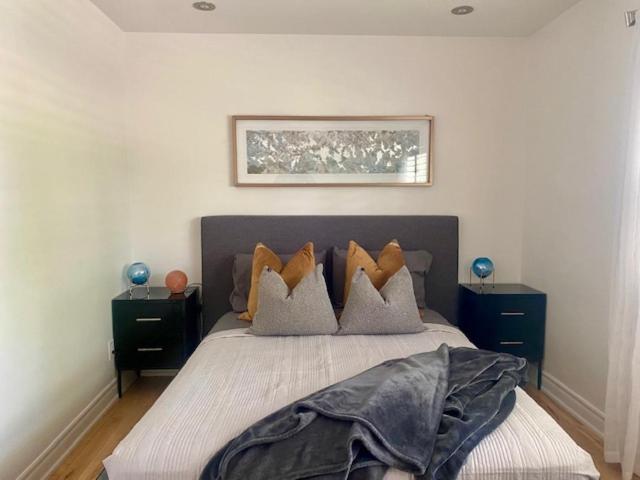 Clearbrooke Gem- Bright Private Bedroom Close To Yyz Торонто Екстериор снимка