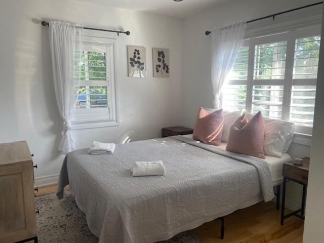 Clearbrooke Gem- Bright Private Bedroom Close To Yyz Торонто Екстериор снимка