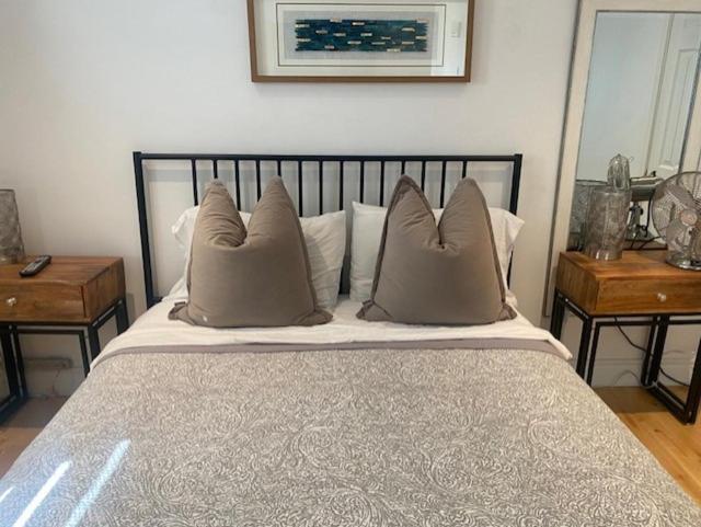 Clearbrooke Gem- Bright Private Bedroom Close To Yyz Торонто Екстериор снимка