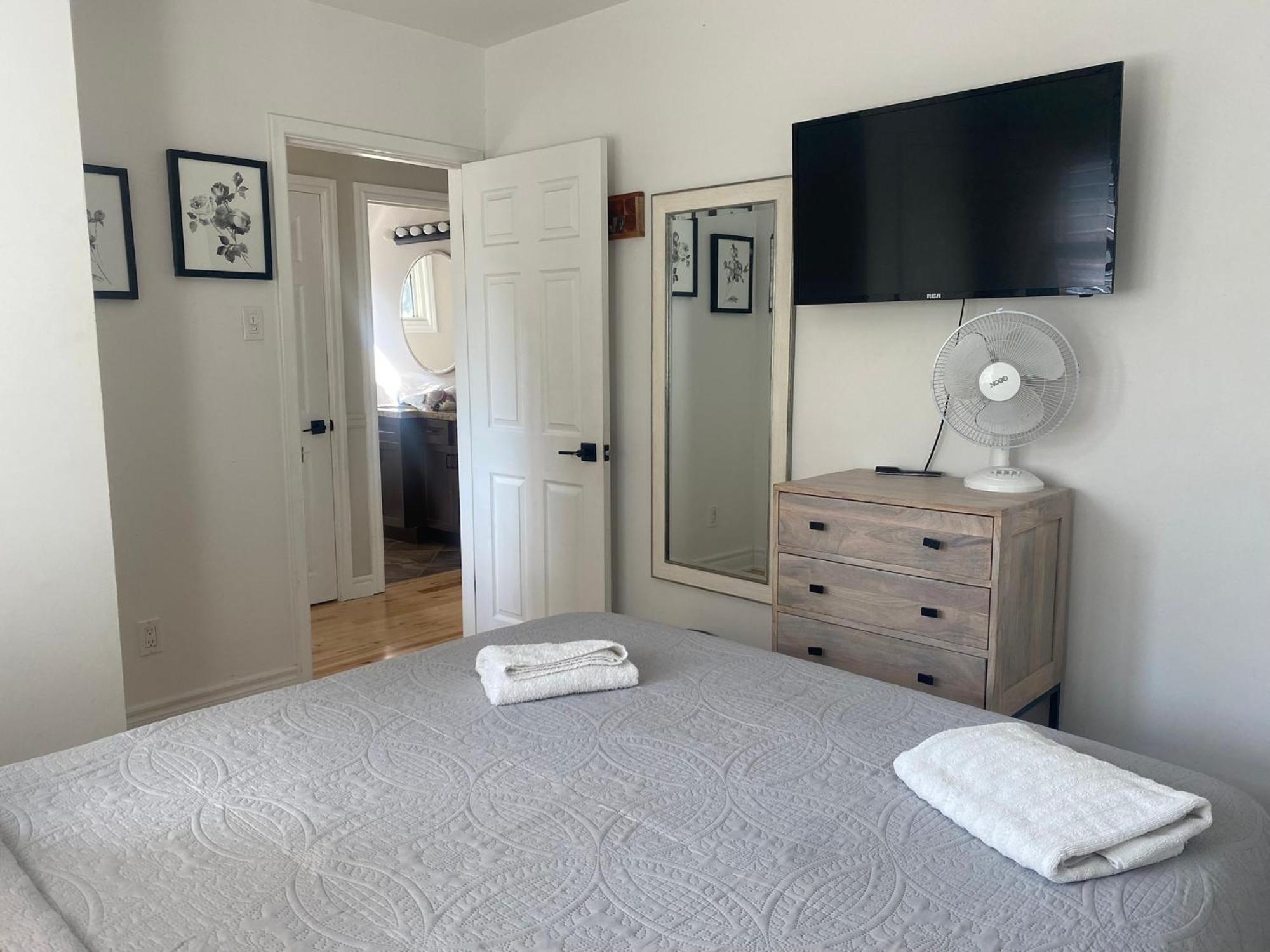 Clearbrooke Gem- Bright Private Bedroom Close To Yyz Торонто Екстериор снимка